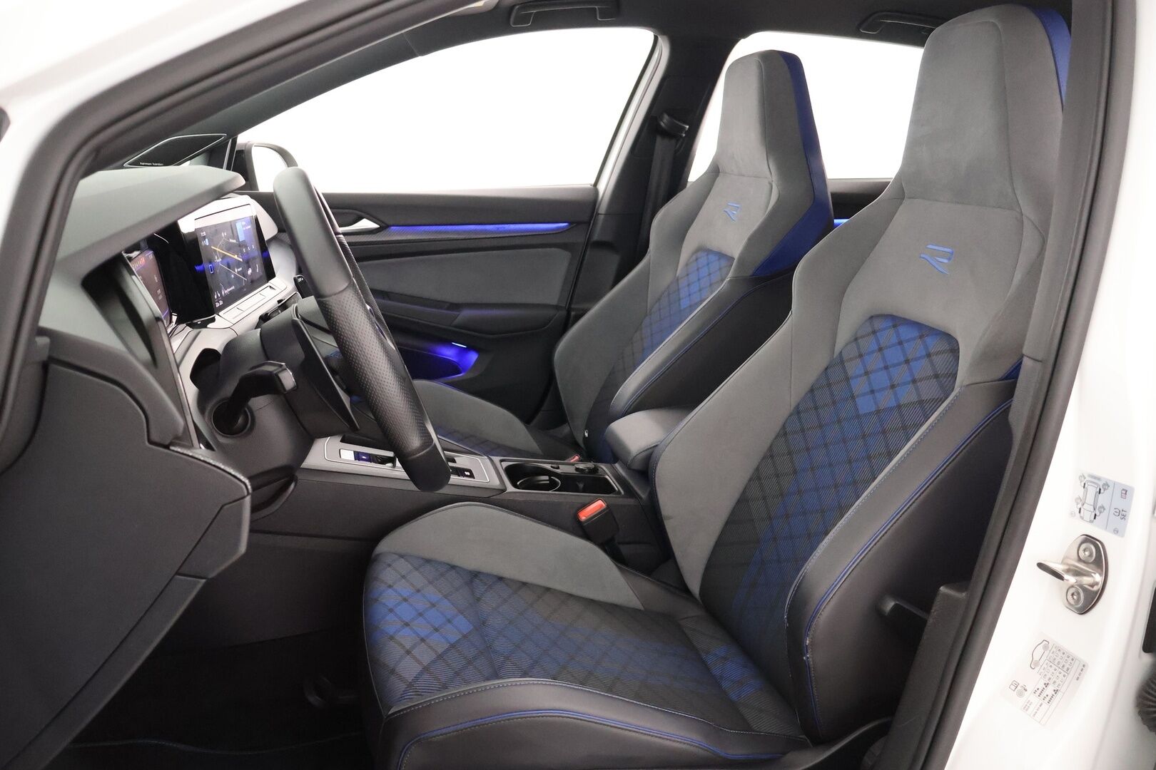 Volkswagen Golf 2021 R 2,0 TSI 282 kW ABT 4MOTION DSG - ABT tehtaat Teholisäys | Remus | IQ. Light | Adapt. vak. | Harman&Kardon | P-Kamera | BLIS | Keyless | Digimittaristo