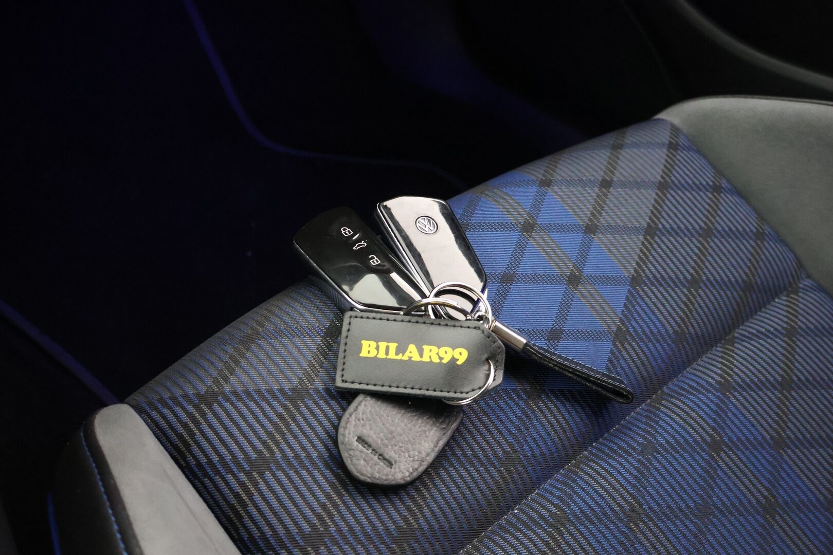 Volkswagen Golf 2021 R 2,0 TSI 282 kW ABT 4MOTION DSG - ABT tehtaat Teholisäys | Remus | IQ. Light | Adapt. vak. | Harman&Kardon | P-Kamera | BLIS | Keyless | Digimittaristo