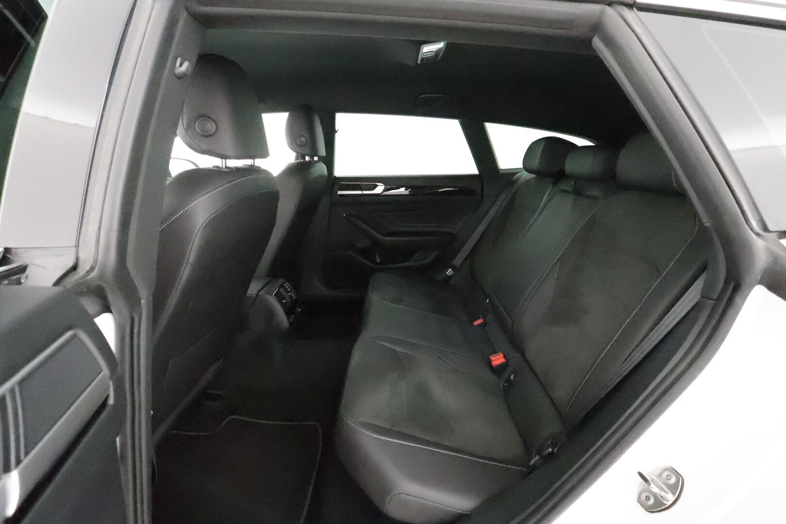 Volkswagen Arteon 2021 Shooting Brake R-Line eHybrid 160 kW DSG ** HUD / Webasto / Koukku / Adapt.Vakkari / Adapt.LED / P.Tutkat / Navi ** - 1.Om Suomi-auto / 2x Renkaat / Akku Kuntotarkistettu!