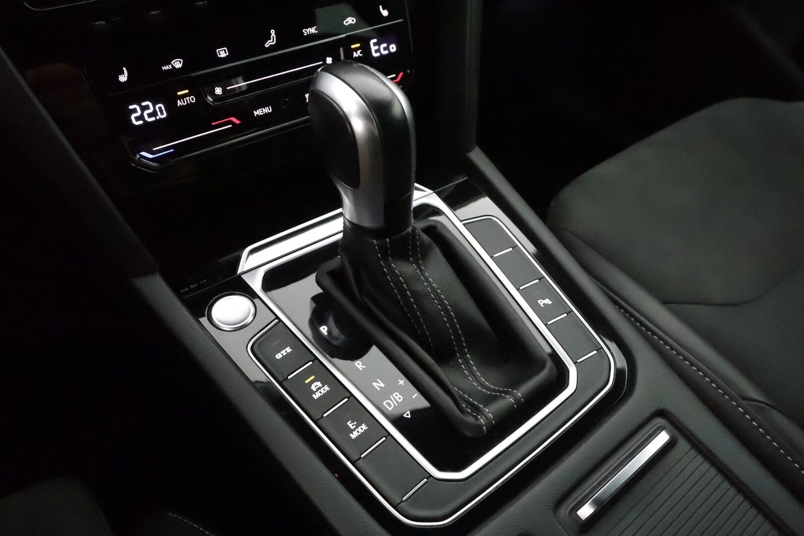 Volkswagen Arteon 2021 Shooting Brake R-Line eHybrid 160 kW DSG ** HUD / Webasto / Koukku / Adapt.Vakkari / Adapt.LED / P.Tutkat / Navi ** - 1.Om Suomi-auto / 2x Renkaat / Akku Kuntotarkistettu!
