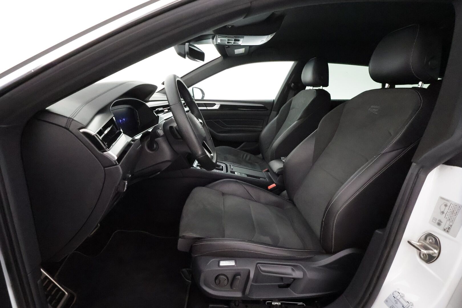 Volkswagen Arteon 2021 Shooting Brake R-Line eHybrid 160 kW DSG ** HUD / Webasto / Koukku / Adapt.Vakkari / Adapt.LED / P.Tutkat / Navi ** - 1.Om Suomi-auto / 2x Renkaat / Akku Kuntotarkistettu!