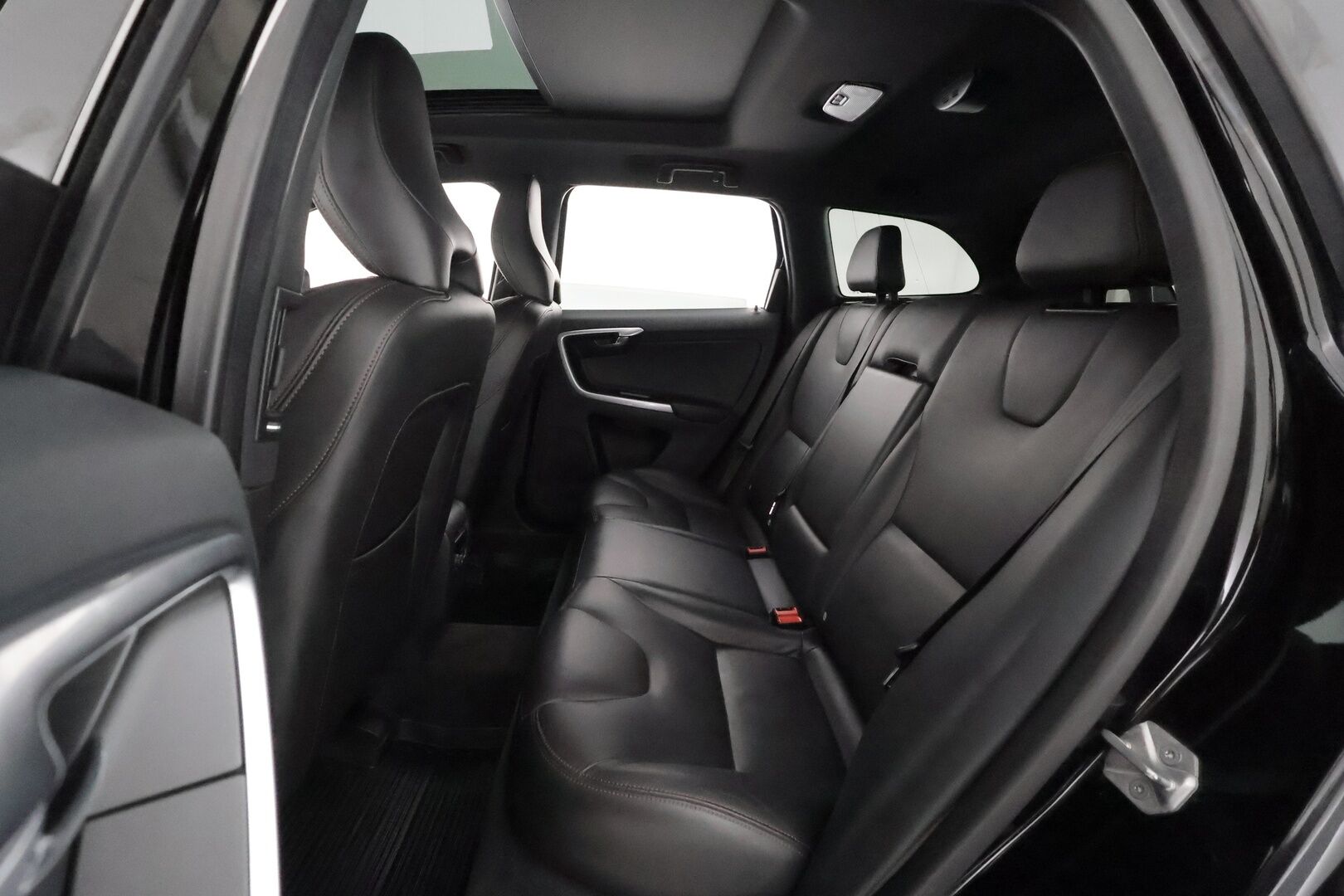 Volvo XC60 2017 D4 AWD Business Summum aut **Merkkihuollettu / Adapt. vakkari / Panorama / Navi / BLIS / Keyless / Muistipenkki**