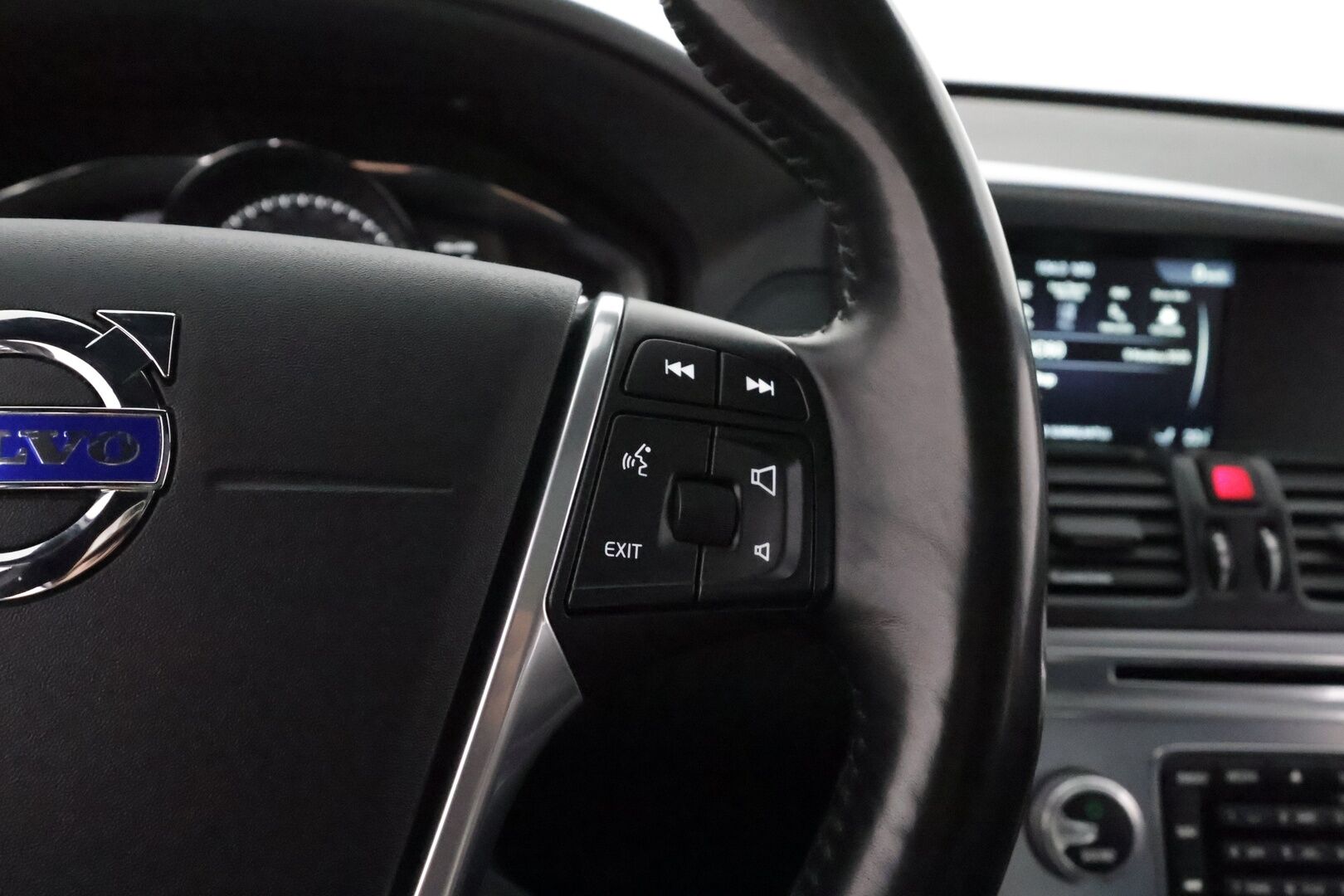 Volvo XC60 2017 D4 AWD Business Summum aut **Merkkihuollettu / Adapt. vakkari / Panorama / Navi / BLIS / Keyless / Muistipenkki**