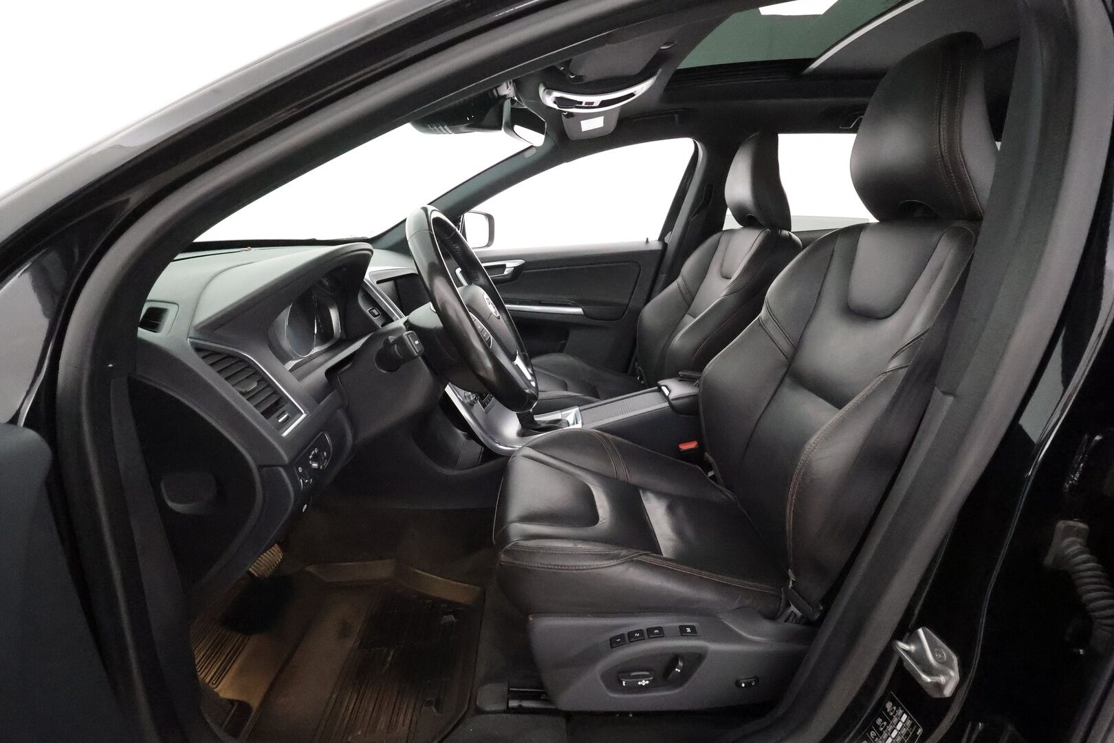 Volvo XC60 2017 D4 AWD Business Summum aut **Merkkihuollettu / Adapt. vakkari / Panorama / Navi / BLIS / Keyless / Muistipenkki**