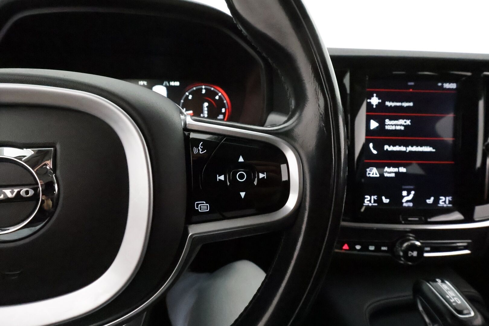 Volvo V90 2018 D4 AWD Momentum Advanced **Webasto / Adapt.vakkari / Koukku / LED / KeylessGo / P.tutka **