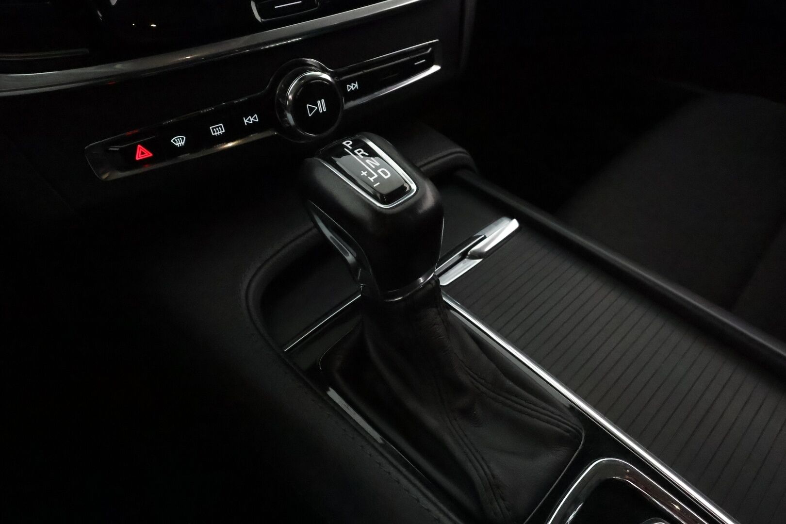 Volvo V90 2018 D4 AWD Momentum Advanced **Webasto / Adapt.vakkari / Koukku / LED / KeylessGo / P.tutka **