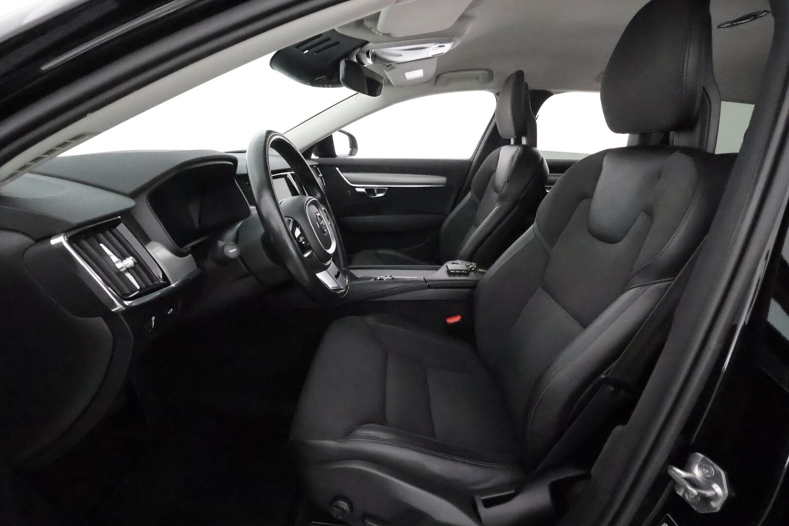 Volvo V90 2018 D4 AWD Momentum Advanced **Webasto / Adapt.vakkari / Koukku / LED / KeylessGo / P.tutka **