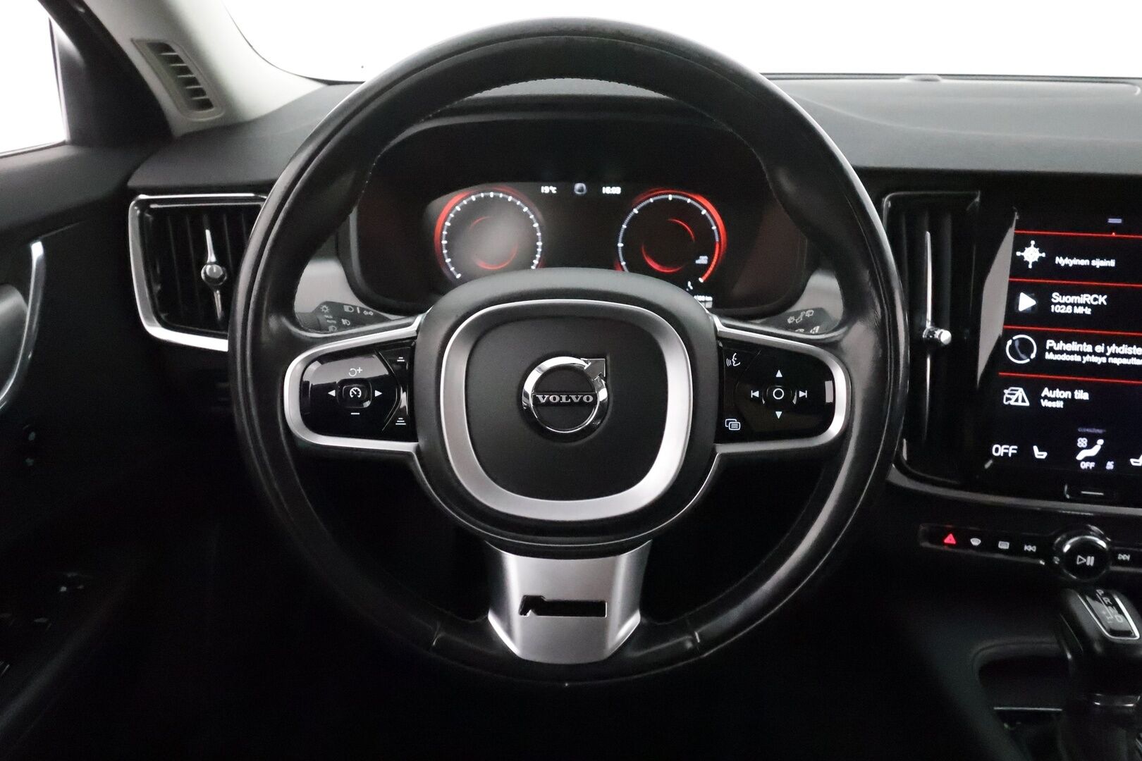 Volvo V90 2018 D4 AWD Momentum Advanced **Webasto / Adapt.vakkari / Koukku / LED / KeylessGo / P.tutka **