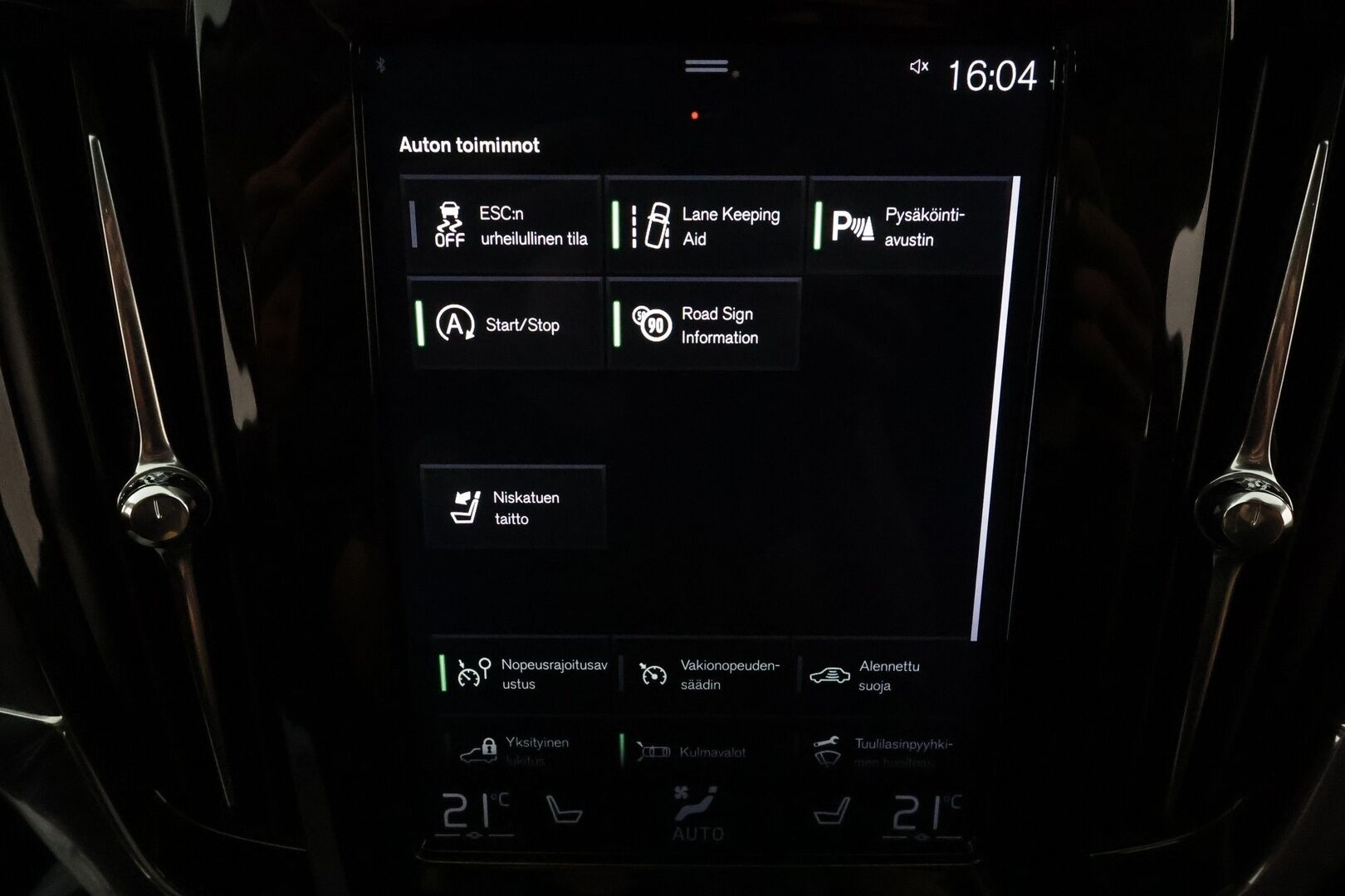 Volvo V90 2018 D4 AWD Momentum Advanced **Webasto / Adapt.vakkari / Koukku / LED / KeylessGo / P.tutka **