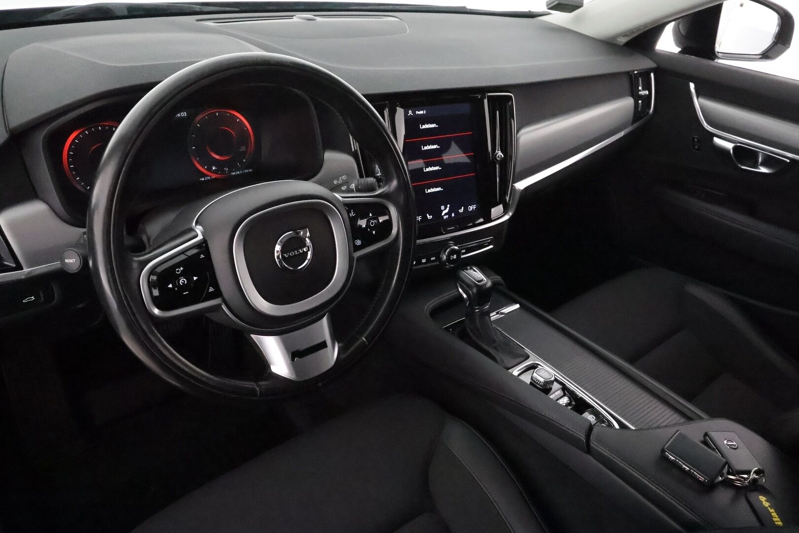 Volvo V90 2018 D4 AWD Momentum Advanced **Webasto / Adapt.vakkari / Koukku / LED / KeylessGo / P.tutka **