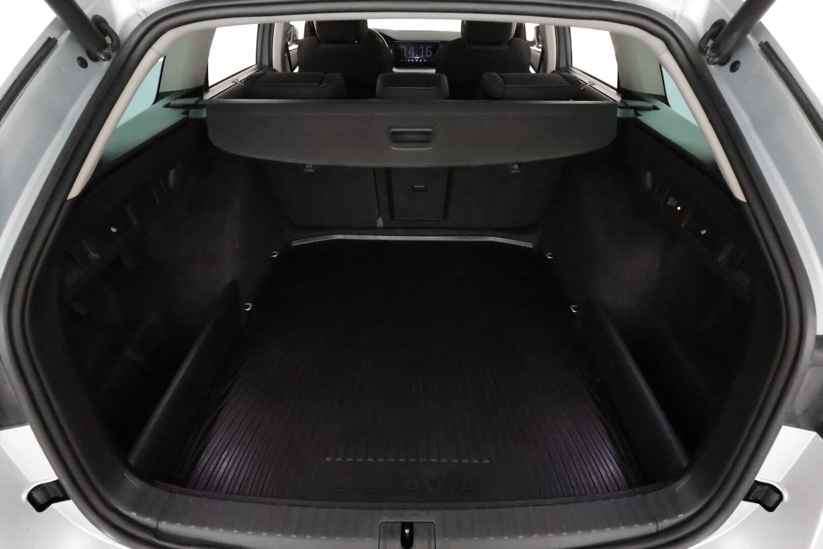 Skoda Octavia 2021 Combi 2,0 TDI 200 4x4 Style DSG *ACC / Webasto / P.kamera / Koukku / Matrix LED / Digimittaristo* - Suomi-auto / Viimeisin huolto 01/2025 155tkm / Seuraava katsastus 3/27 *