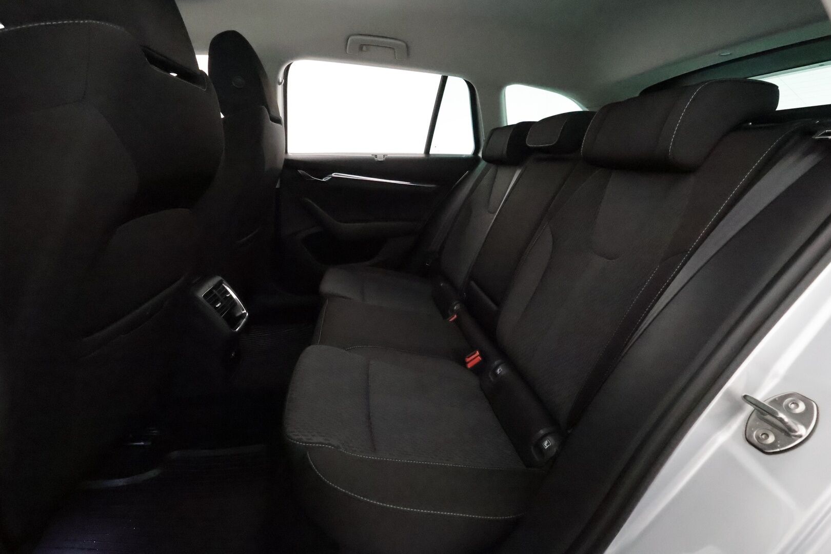 Skoda Octavia 2021 Combi 2,0 TDI 200 4x4 Style DSG *ACC / Webasto / P.kamera / Koukku / Matrix LED / Digimittaristo* - Suomi-auto / Viimeisin huolto 01/2025 155tkm / Seuraava katsastus 3/27 *
