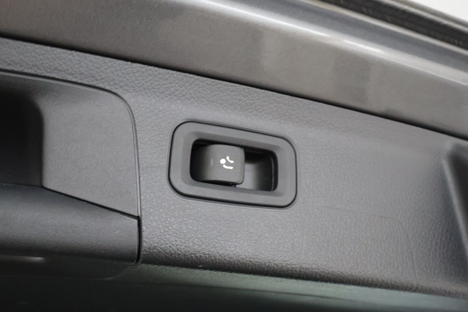 Mercedes-Benz A 2021 250 e A Business Style Edition EQ Power - | Koukku | Lisälämmitin | Distronic | P.Kamera | Sporttipenkit | LED-High Performance | Kaistavahti | Digimittaristo | Navi | Ratinlämmitys | Suomi-auto | 2x Latauskaapelit | Kahdet renkaat | 