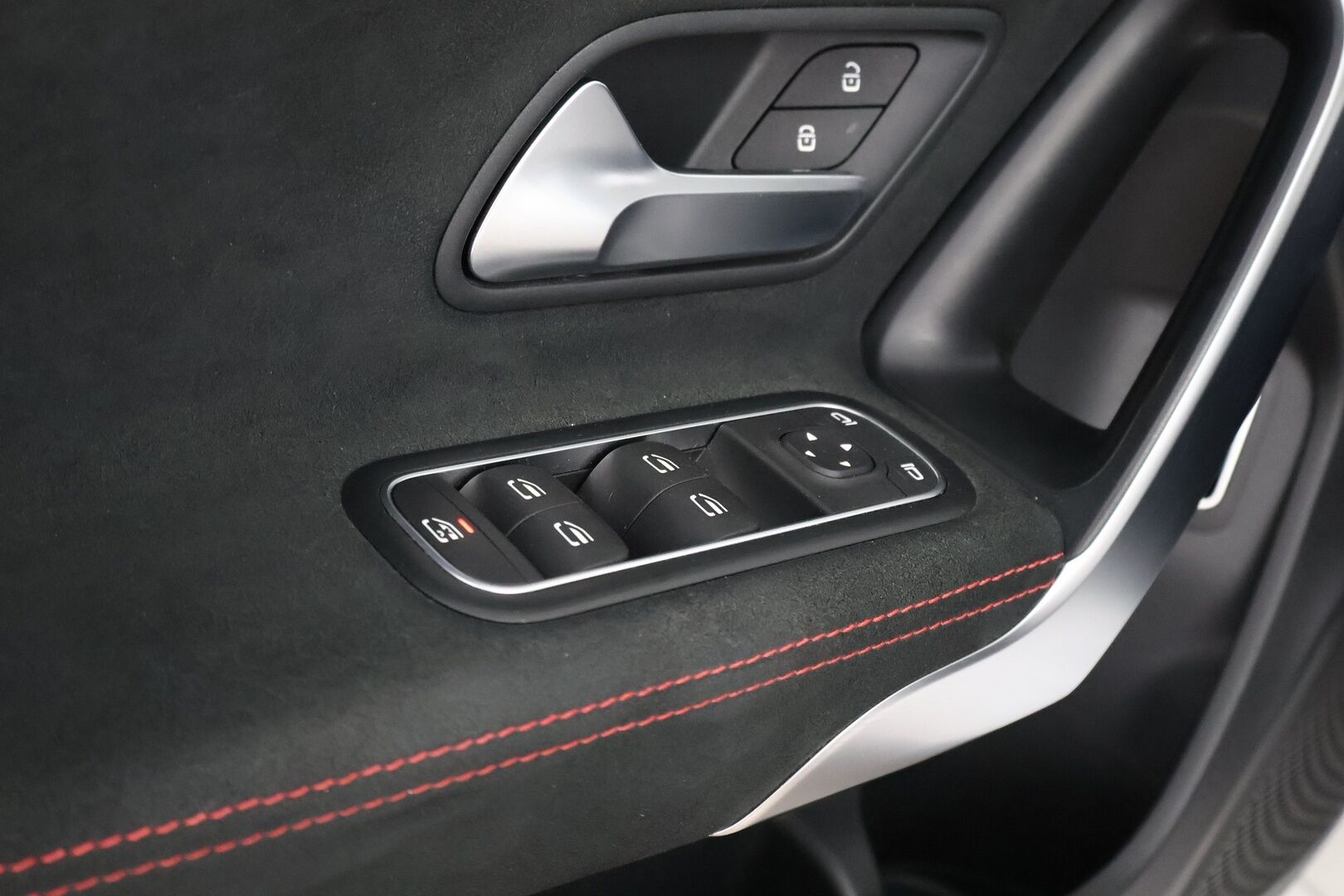 Mercedes-Benz A 2021 250 e A Business AMG Edition EQ Power * Widescreen / Nahka-Alcantara / Kattoluukku / LED High Performance / Peruutuskamera - 2x Renkaat aluvantein / 2x Laturit / Upea yksilö!