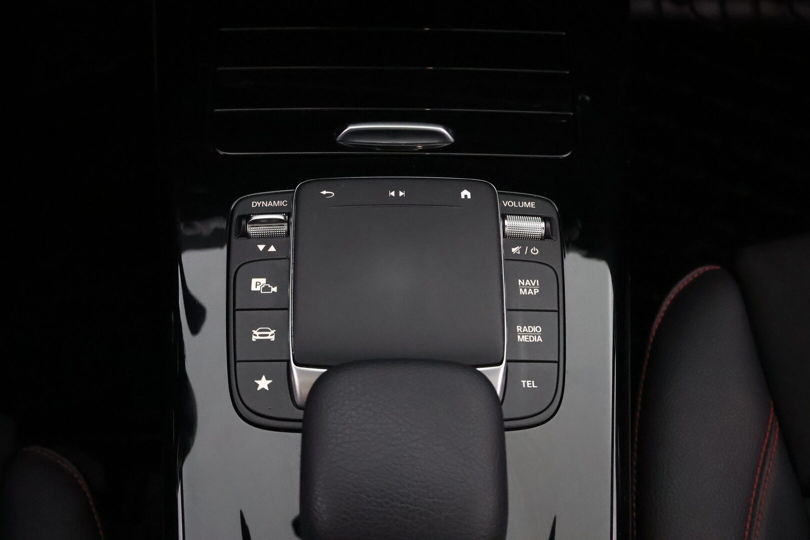 Mercedes-Benz A 2021 250 e A Business AMG Edition EQ Power * Widescreen / Nahka-Alcantara / Kattoluukku / LED High Performance / Peruutuskamera - 2x Renkaat aluvantein / 2x Laturit / Upea yksilö!