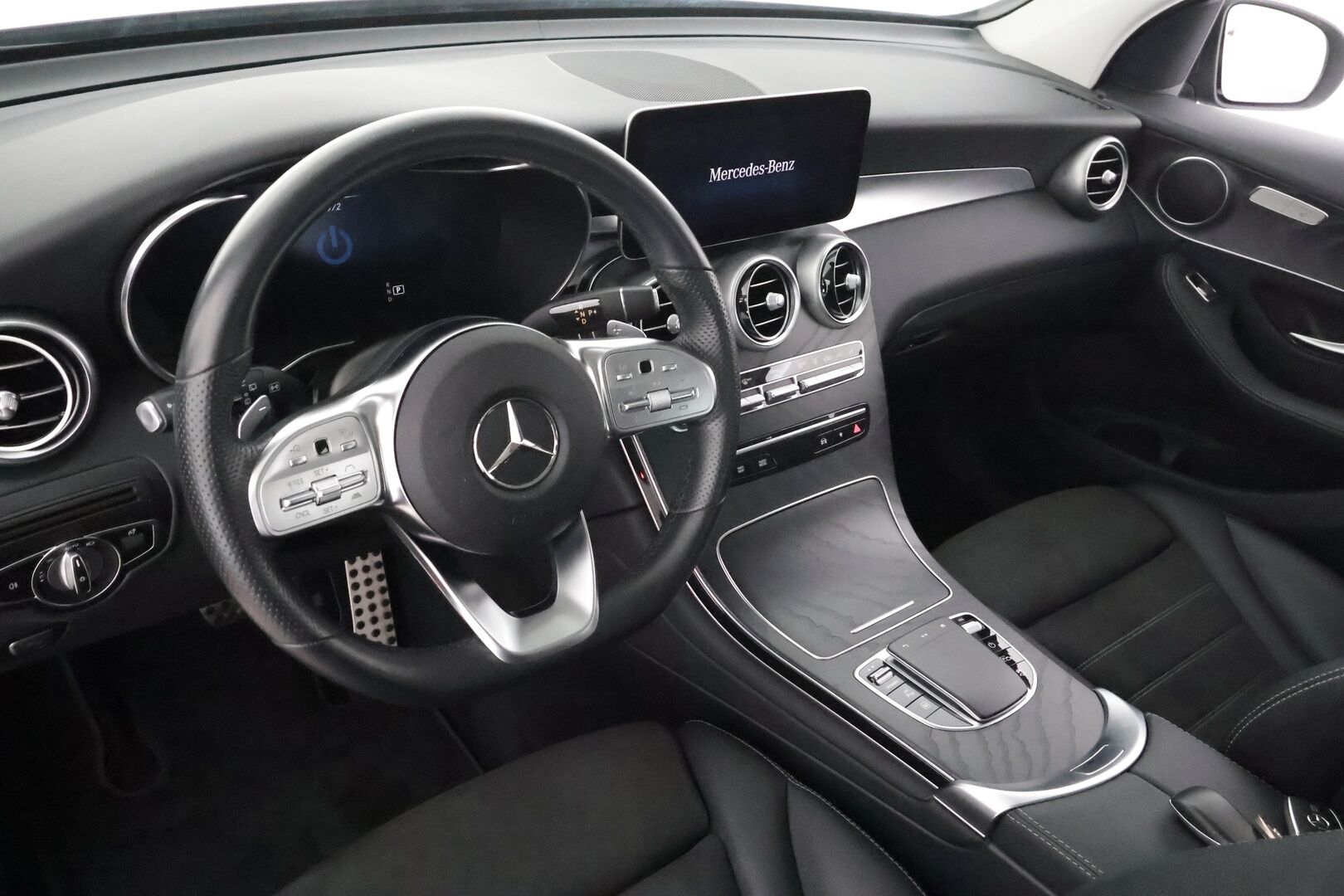 Mercedes-Benz GLC 2021 300 e 4MATIC A Business EQ Power AMG - | Koukku | Lisälämmitin | Distronic | P.Kamera | Sporttipenkit | LED-High Performance | Navi | 2x Latauskaapelit | Kahdet renkaat | 1-om Suomi-auto |