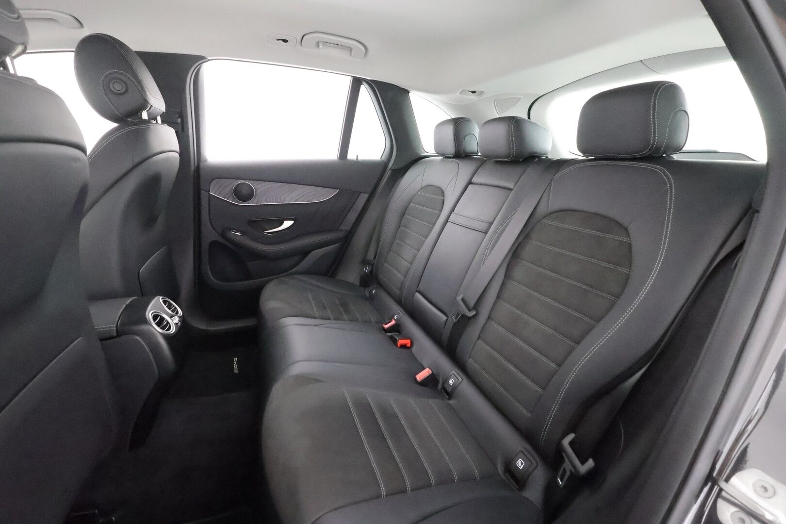 Mercedes-Benz GLC 2021 300 e 4MATIC A Business EQ Power AMG - | Koukku | Lisälämmitin | Distronic | P.Kamera | Sporttipenkit | LED-High Performance | Navi | 2x Latauskaapelit | Kahdet renkaat | 1-om Suomi-auto |
