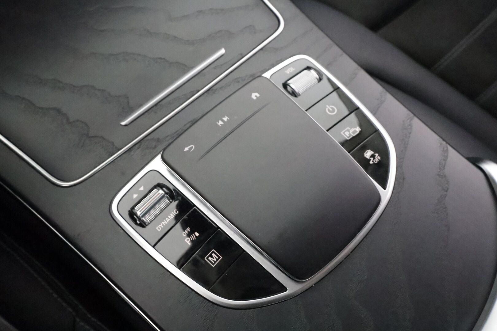 Mercedes-Benz GLC 2021 300 e 4MATIC A Business EQ Power AMG - | Koukku | Lisälämmitin | Distronic | P.Kamera | Sporttipenkit | LED-High Performance | Navi | 2x Latauskaapelit | Kahdet renkaat | 1-om Suomi-auto |