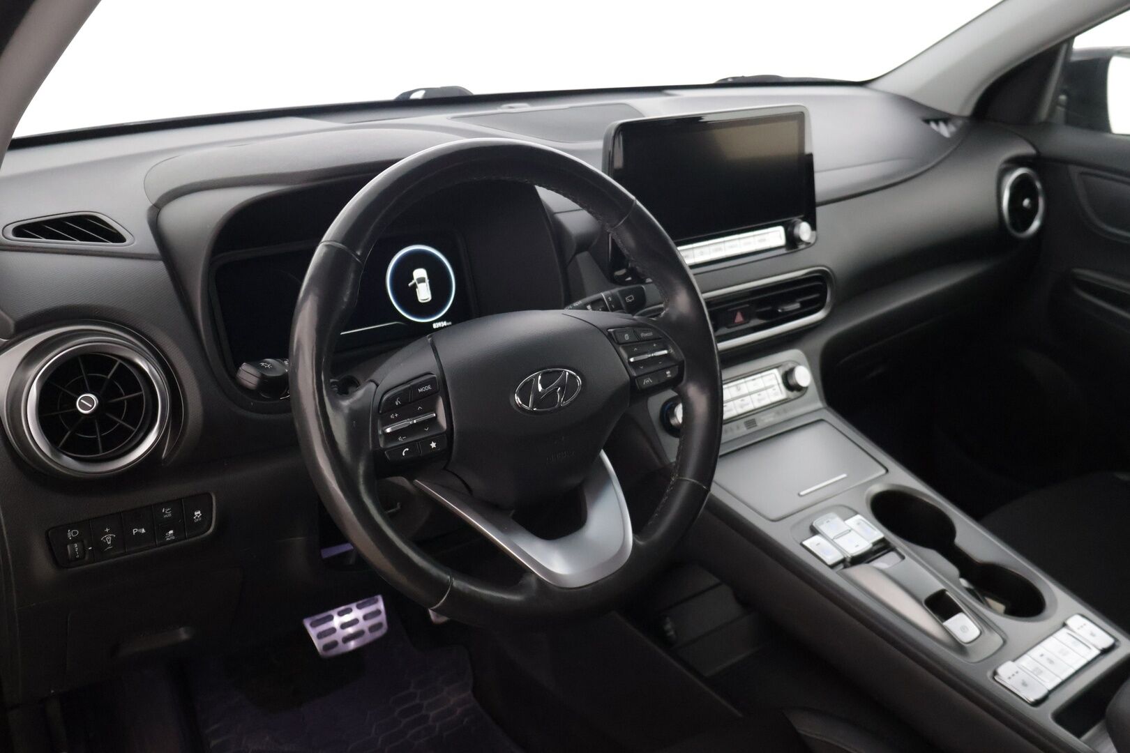 Hyundai KONA 2022 electric 64 kWh 204 hv Style MY21 * ILP / HUD / ACC / Digimittaristo / Peruutuskamera / BLIS / Sähköpenkit / Lämpöratti * - * Akku tarkistettu / Siistikuntoinen / 2x hyvät renkaat vanteineen *