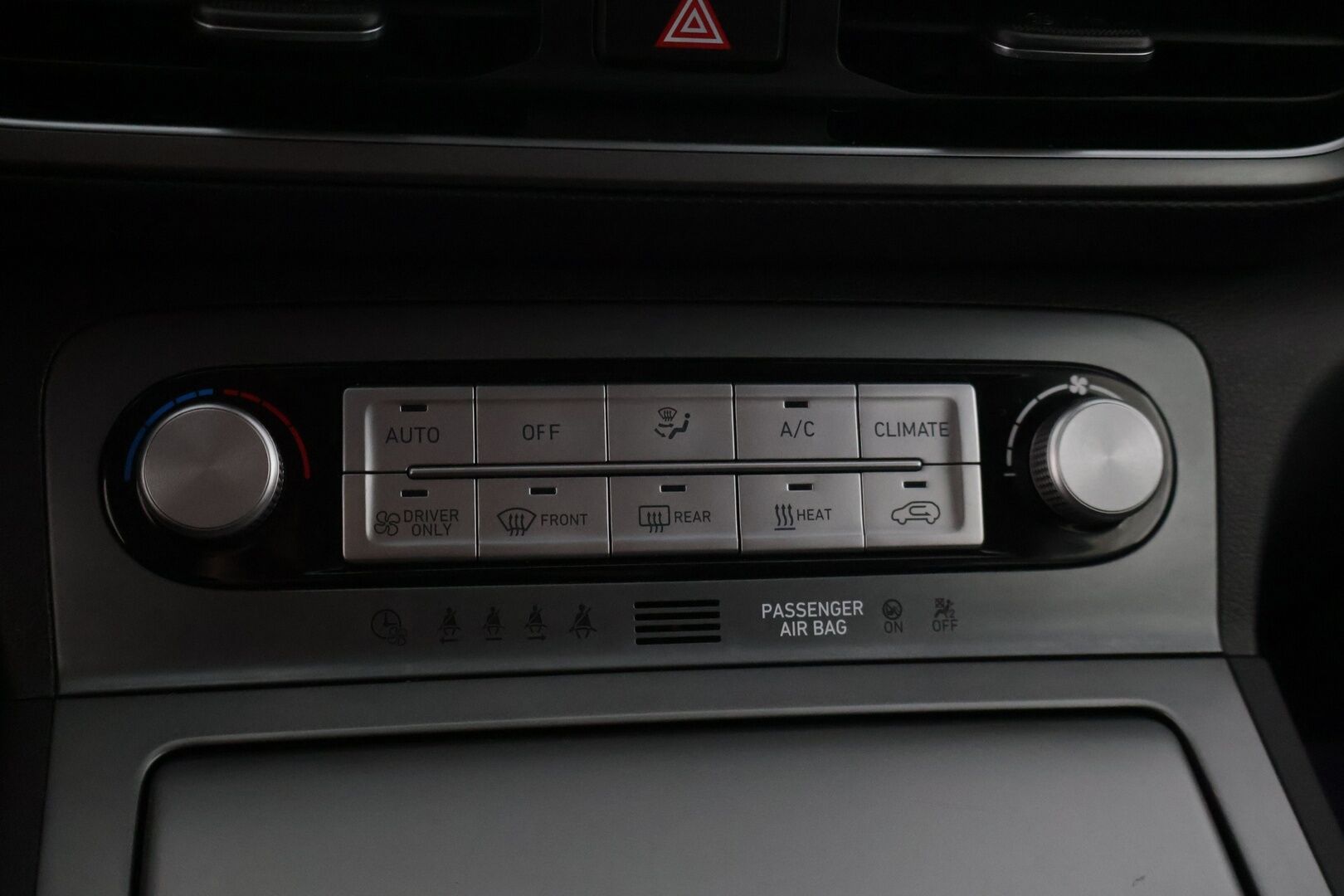 Hyundai KONA 2022 electric 64 kWh 204 hv Style MY21 * ILP / HUD / ACC / Digimittaristo / Peruutuskamera / BLIS / Sähköpenkit / Lämpöratti * - * Akku tarkistettu / Siistikuntoinen / 2x hyvät renkaat vanteineen *