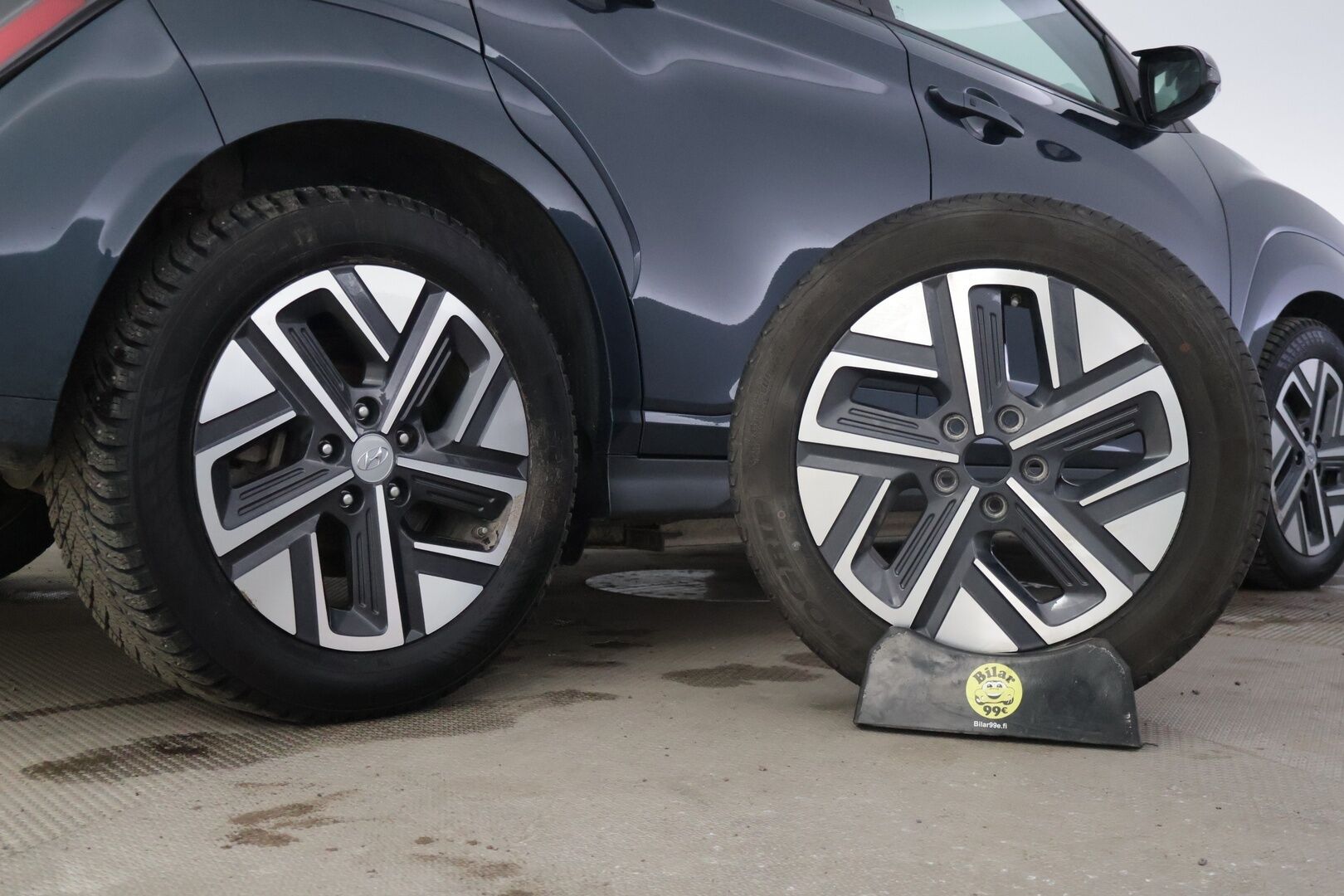 Hyundai KONA 2022 electric 64 kWh 204 hv Style MY21 * ILP / HUD / ACC / Digimittaristo / Peruutuskamera / BLIS / Sähköpenkit / Lämpöratti * - * Akku tarkistettu / Siistikuntoinen / 2x hyvät renkaat vanteineen *