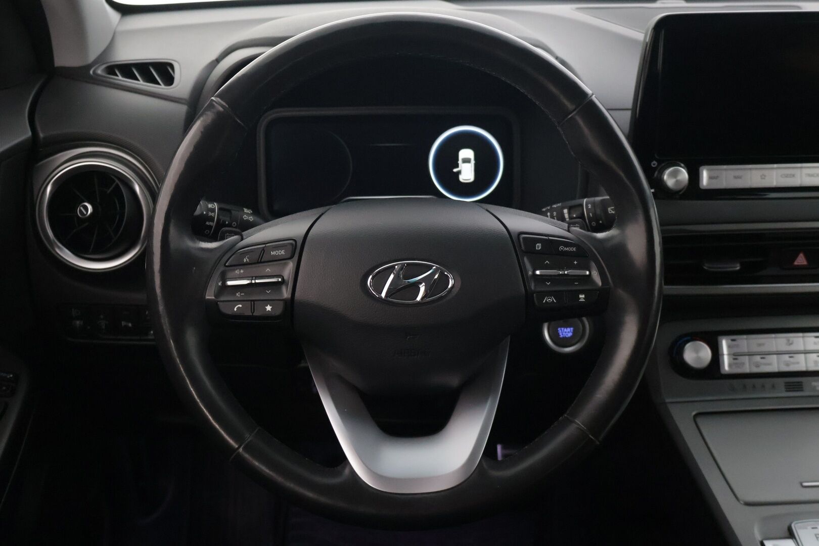 Hyundai KONA 2022 electric 64 kWh 204 hv Style MY21 * ILP / HUD / ACC / Digimittaristo / Peruutuskamera / BLIS / Sähköpenkit / Lämpöratti * - * Akku tarkistettu / Siistikuntoinen / 2x hyvät renkaat vanteineen *