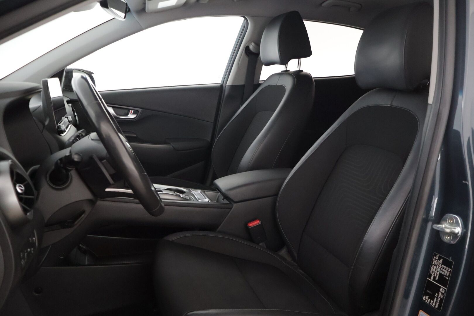 Hyundai KONA 2022 electric 64 kWh 204 hv Style MY21 * ILP / HUD / ACC / Digimittaristo / Peruutuskamera / BLIS / Sähköpenkit / Lämpöratti * - * Akku tarkistettu / Siistikuntoinen / 2x hyvät renkaat vanteineen *