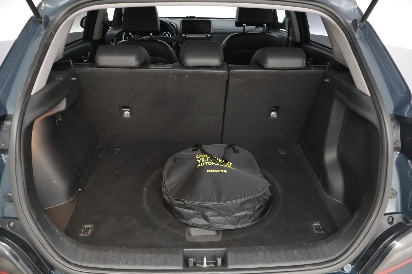 Hyundai KONA 2022 electric 64 kWh 204 hv Style MY21 * ILP / HUD / ACC / Digimittaristo / Peruutuskamera / BLIS / Sähköpenkit / Lämpöratti * - * Akku tarkistettu / Siistikuntoinen / 2x hyvät renkaat vanteineen *