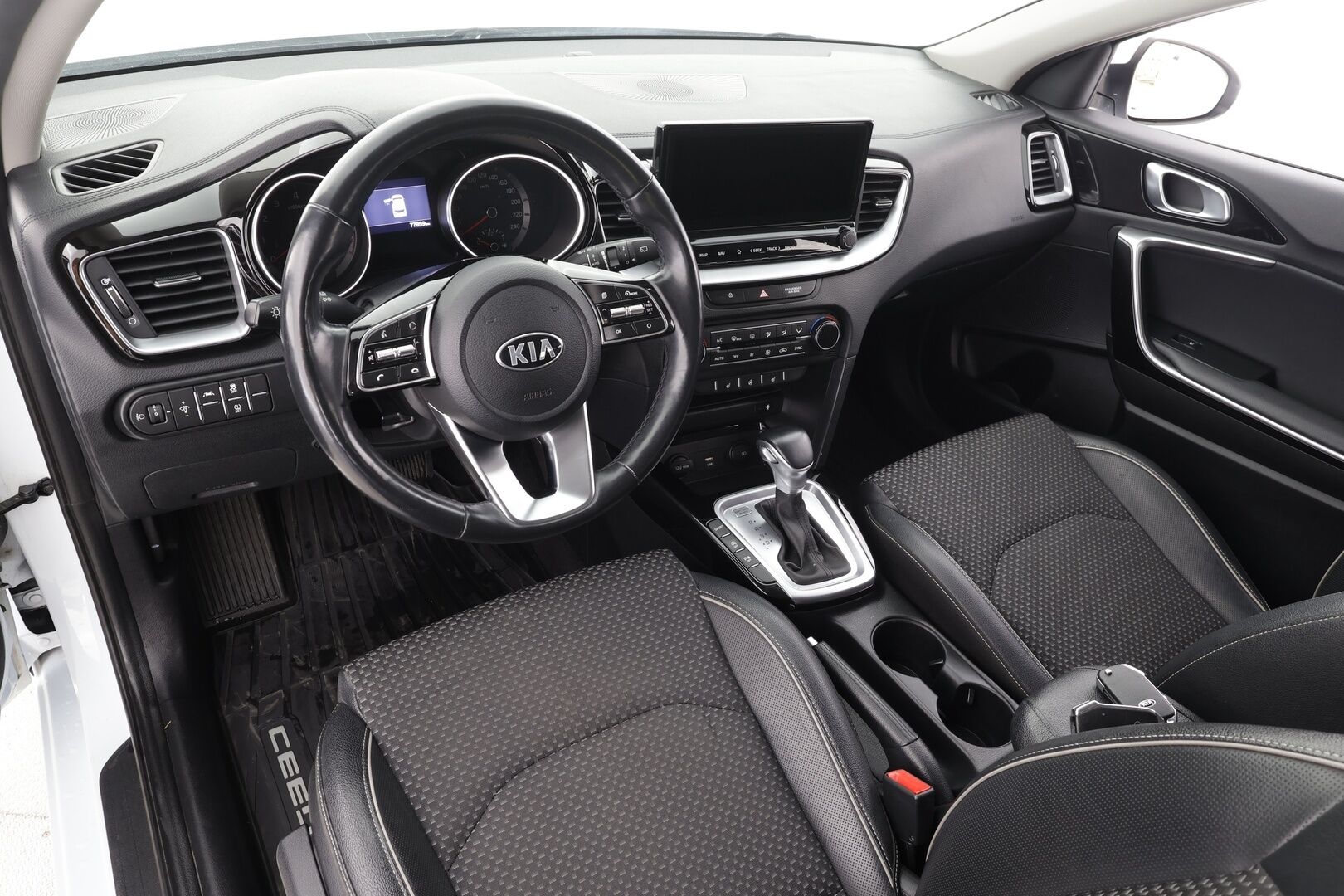 Kia Ceed 2021 1,5 T-GDI 160hv EX SW DCT - | Vakkari | Lohko | LED | P.Kamera | Ratinlämmitys | Puolinahat | Apple&Android | Suomi-auto | Kahdet Renkaat |