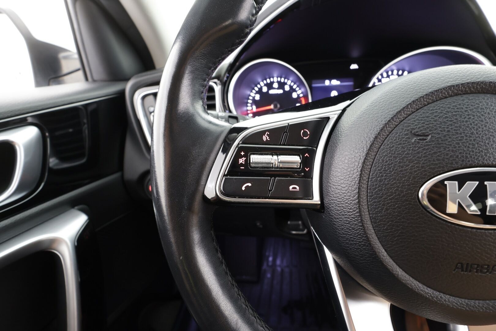 Kia Ceed 2021 1,5 T-GDI 160hv EX SW DCT - | Vakkari | Lohko | LED | P.Kamera | Ratinlämmitys | Puolinahat | Apple&Android | Suomi-auto | Kahdet Renkaat |