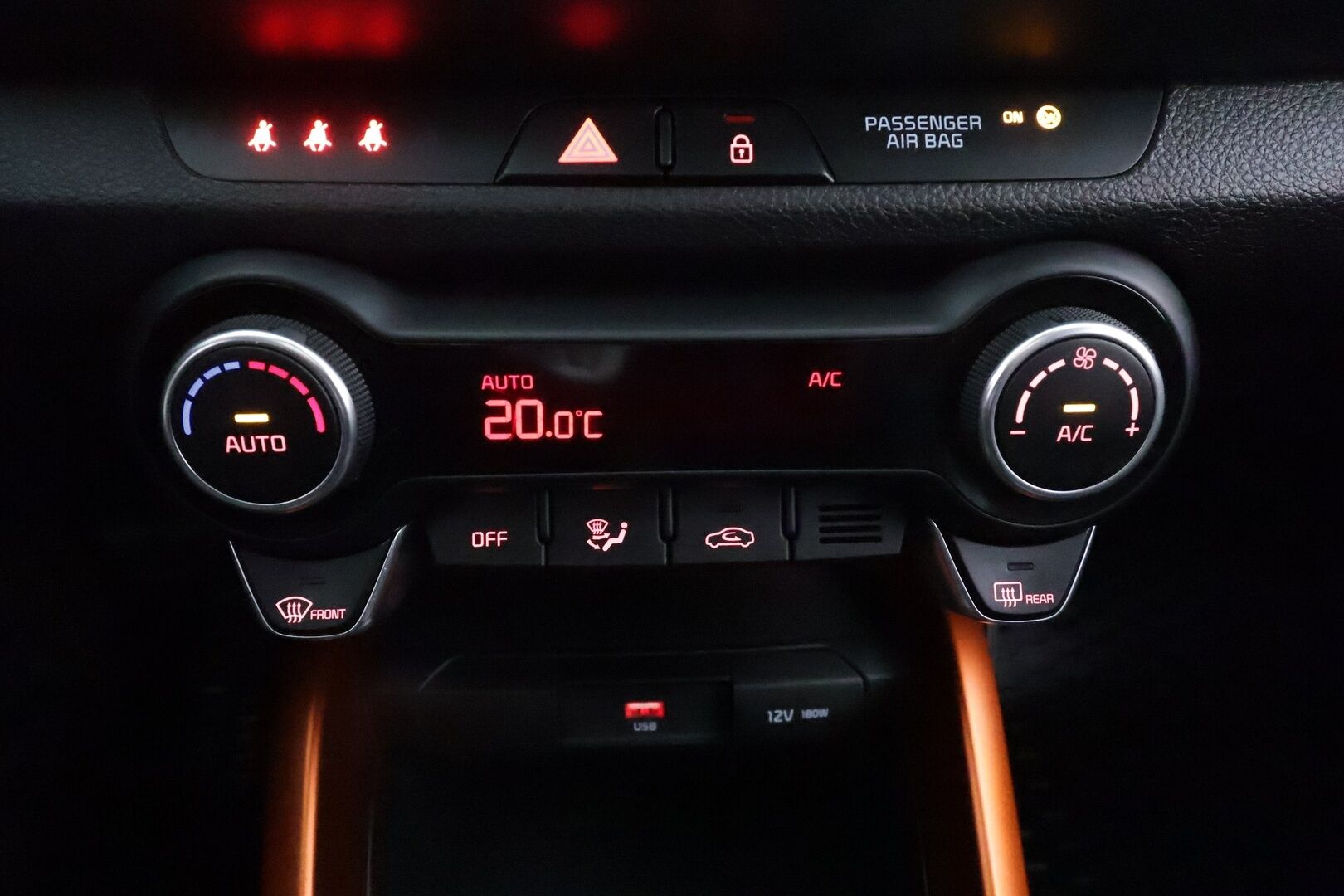 Kia Stonic 2021 1,0 T-GDI Mild Hybrid 120hv EX Design DCT * Vakkari / P.kamera / Koukku / Lohko+Sisä / LED / Puolinahat * - 1.Om Suomi-auto / Kahdet renkaat aluvanteilla / Merkkihuollettu