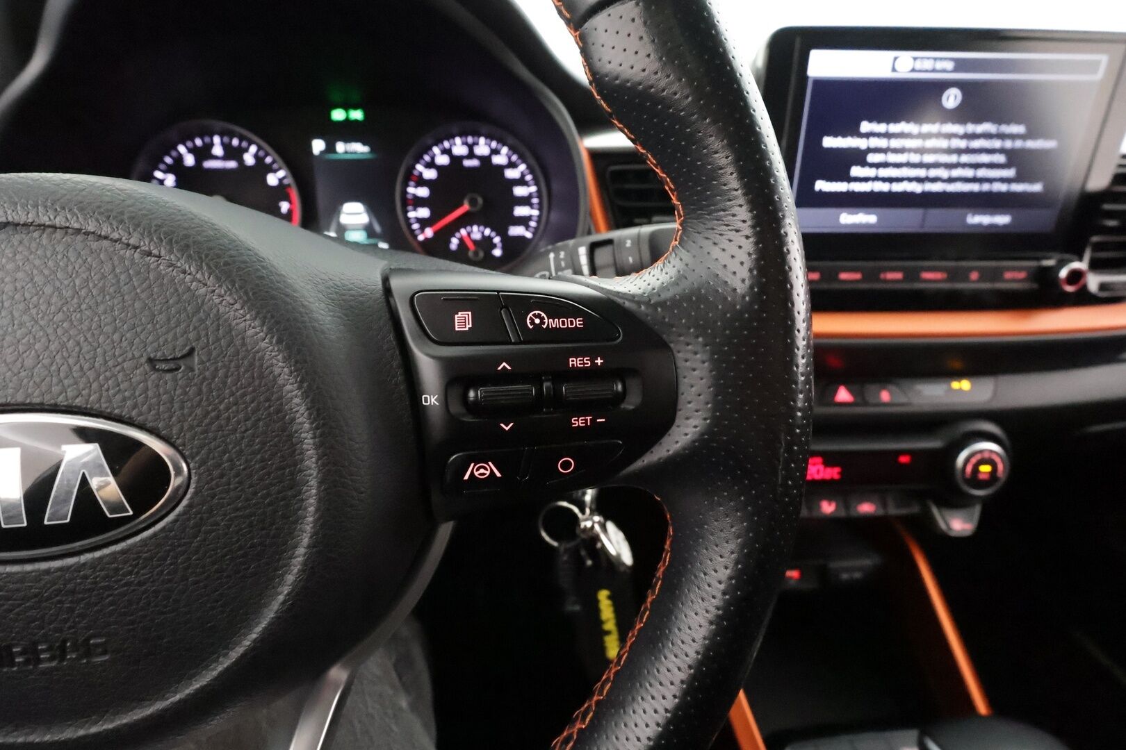 Kia Stonic 2021 1,0 T-GDI Mild Hybrid 120hv EX Design DCT * Vakkari / P.kamera / Koukku / Lohko+Sisä / LED / Puolinahat * - 1.Om Suomi-auto / Kahdet renkaat aluvanteilla / Merkkihuollettu