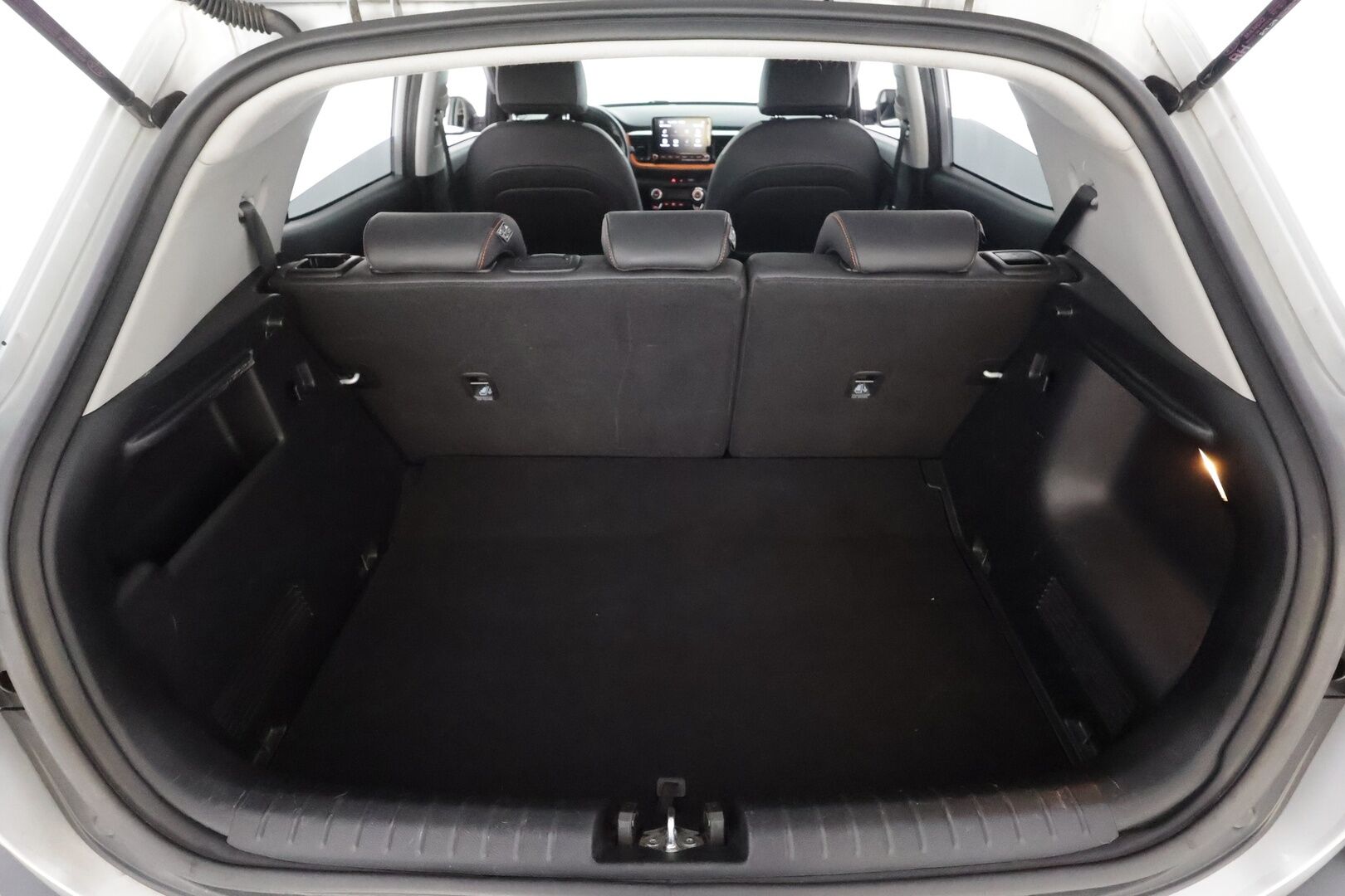 Kia Stonic 2021 1,0 T-GDI Mild Hybrid 120hv EX Design DCT * Vakkari / P.kamera / Koukku / Lohko+Sisä / LED / Puolinahat * - 1.Om Suomi-auto / Kahdet renkaat aluvanteilla / Merkkihuollettu