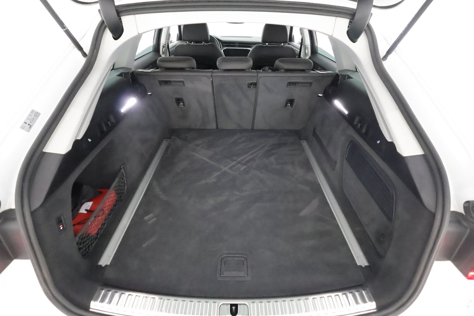 Audi A6 2021 Avant Business Sport 40 TDI MHEV quattro / 1.Om Suomi.auto / Webasto / Koukku / Matrix-LED / Sporttipenkit / Navi / - Kaistavahti / 2x Renkaat / Uutena suomesta ostettu / 1-omisteinen!