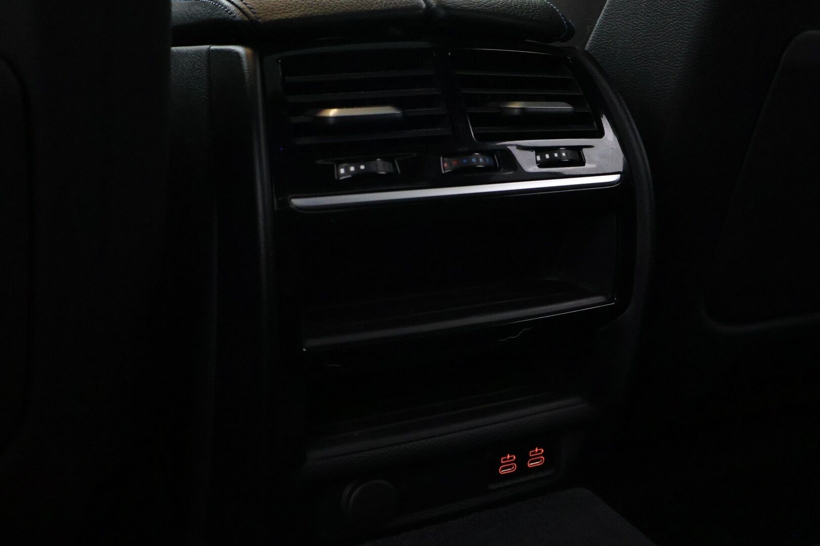 BMW 530 2020 G30 Sedan 530e xDrive A Charged Edition M Sport - | HUD | H&K | Kattoluukku | 360° | Soft Close | Adapt. LED | Sporttipenkit | Comfort Access | Lämpöratti | Ambient | Alle taittuva koukku |