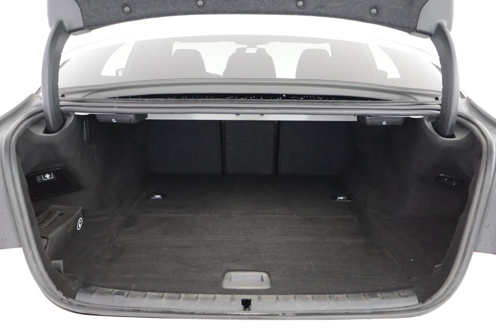BMW 530 2020 G30 Sedan 530e xDrive A Charged Edition M Sport - | HUD | H&K | Kattoluukku | 360° | Soft Close | Adapt. LED | Sporttipenkit | Comfort Access | Lämpöratti | Ambient | Alle taittuva koukku |