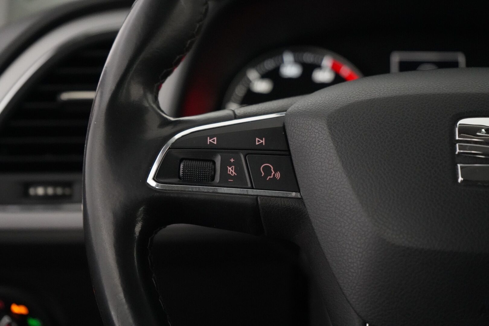 Seat Leon ST 2018 1.2 TSI 110 Style * Vakkari / Tutkat / Vetokoukku * - Viimeisin huolto 170tkm / Katsastus 2027 / Kahdet renkaat