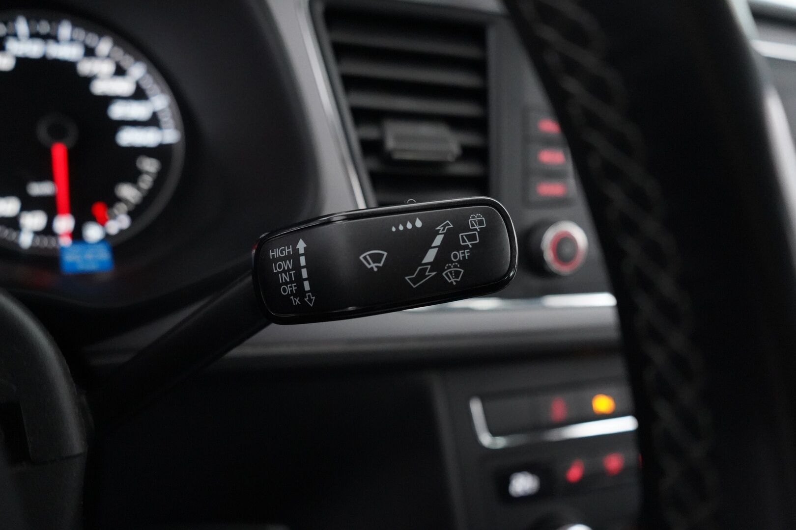 Seat Leon ST 2018 1.2 TSI 110 Style * Vakkari / Tutkat / Vetokoukku * - Viimeisin huolto 170tkm / Katsastus 2027 / Kahdet renkaat