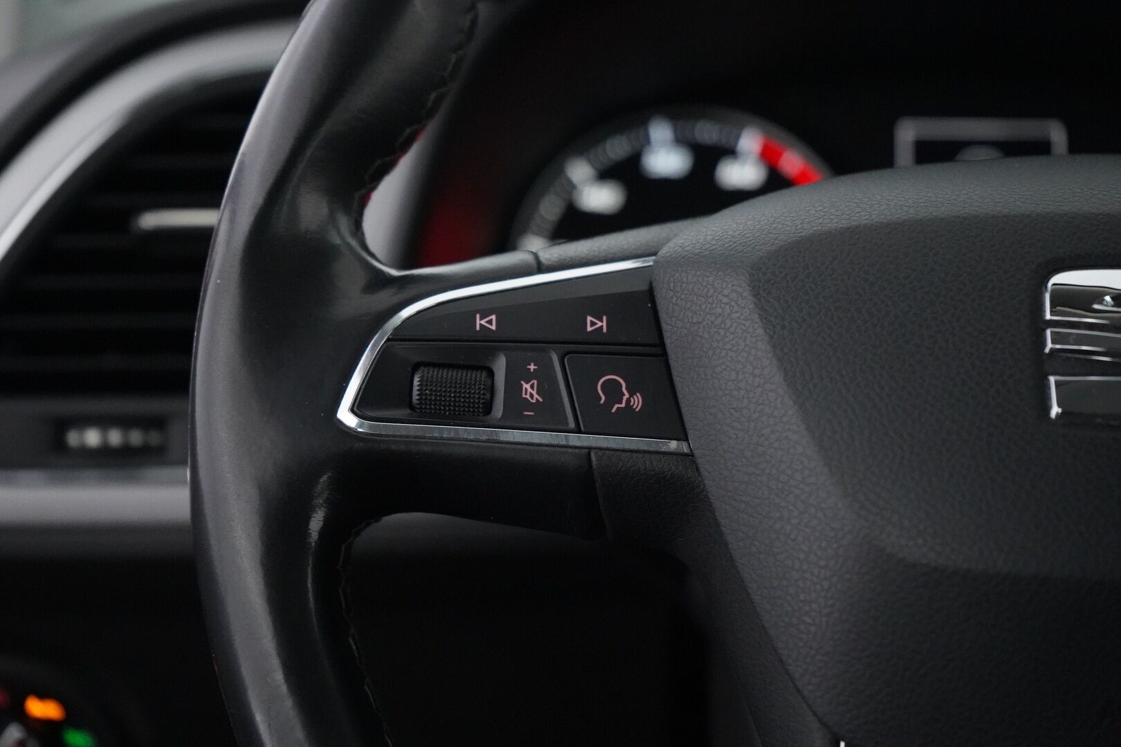 Seat Leon ST 2018 1.2 TSI 110 Style * Vakkari / Tutkat / Vetokoukku * - Viimeisin huolto 170tkm / Katsastus 2027 / Kahdet renkaat