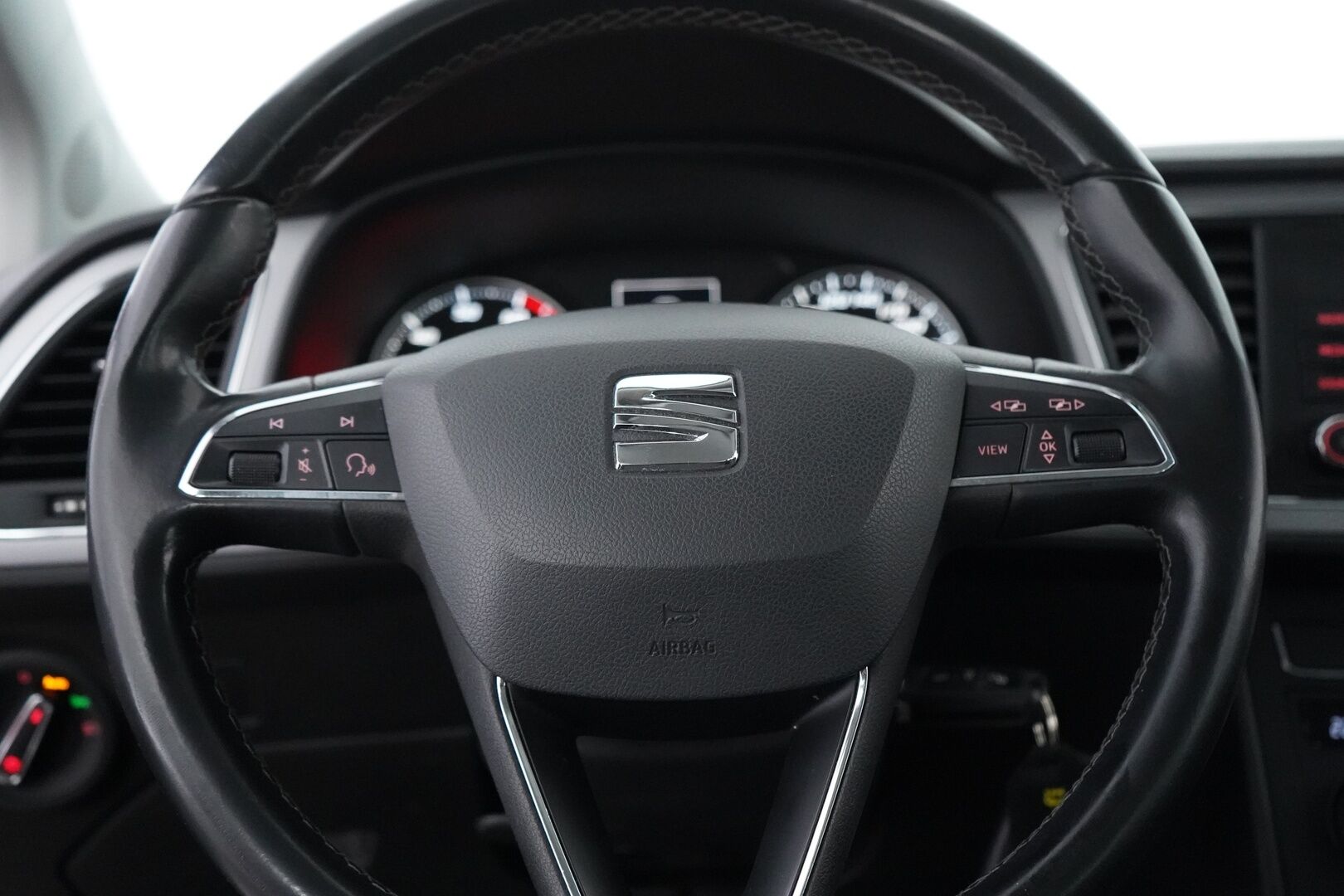 Seat Leon ST 2018 1.2 TSI 110 Style * Vakkari / Tutkat / Vetokoukku * - Viimeisin huolto 170tkm / Katsastus 2027 / Kahdet renkaat