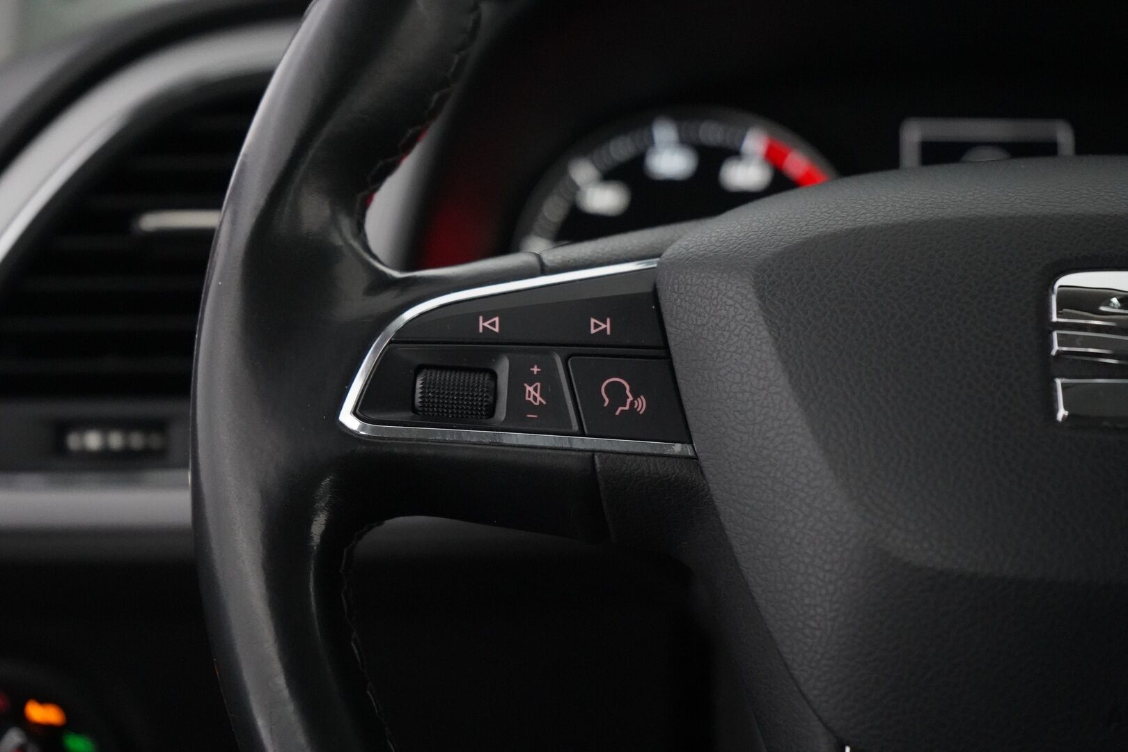 Seat Leon ST 2018 1.2 TSI 110 Style * Vakkari / Tutkat / Vetokoukku * - Viimeisin huolto 170tkm / Katsastus 2027