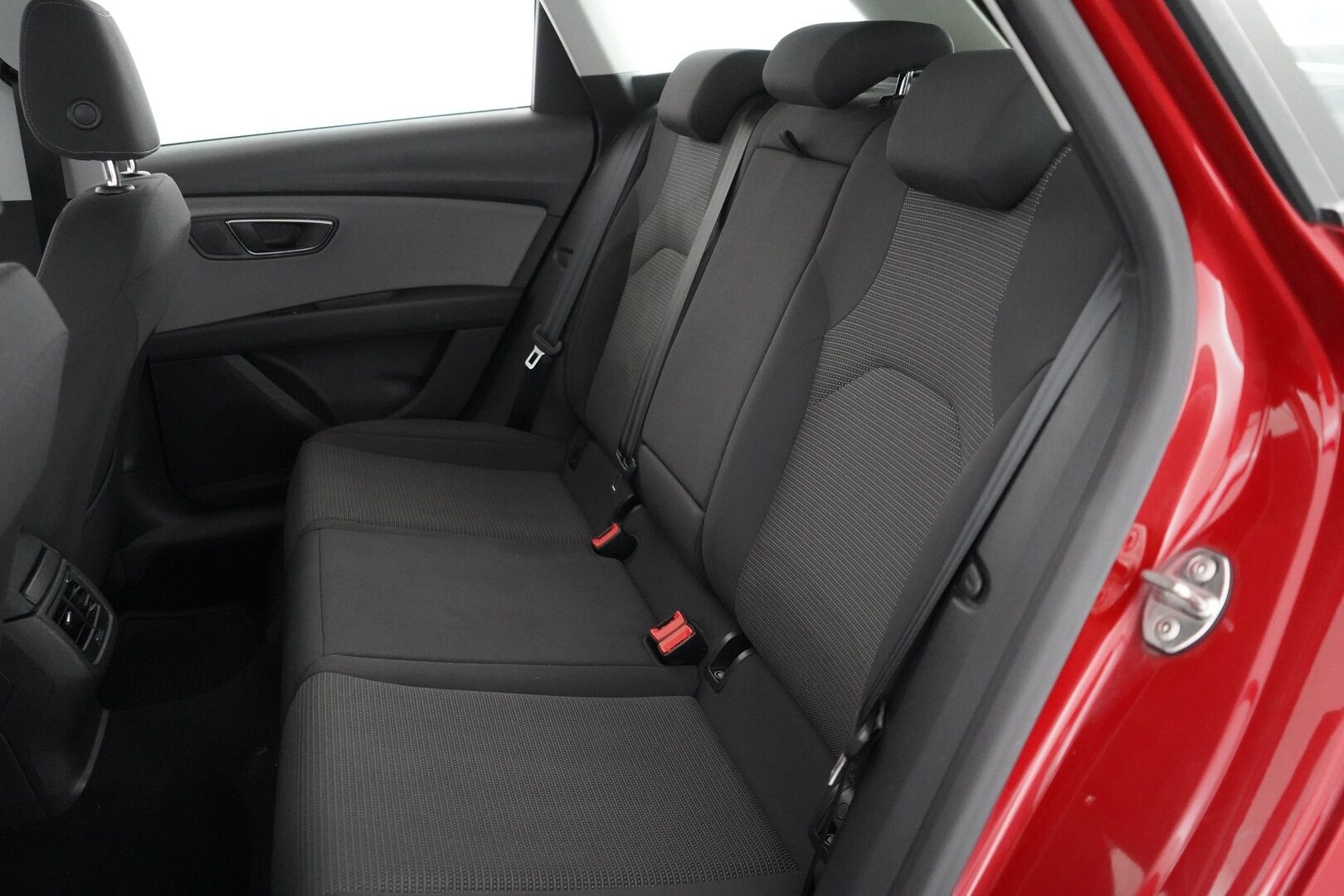 Seat Leon ST 2018 1.2 TSI 110 Style * Vakkari / Tutkat / Vetokoukku * - Viimeisin huolto 170tkm / Katsastus 2027 / Kahdet renkaat