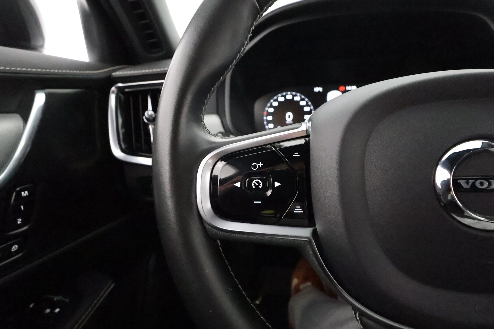 Volvo S90 2021 T8 TwE AWD Business R-Design aut. **Adapt.Vakkari / Webasto / Koukku / H&K / Muistipenkit / Apple&Android / P-Kamera** - 3,99 % KORKOTARJOUS TÄHÄN AUTOON - Upea ja hyvin varusteltu!