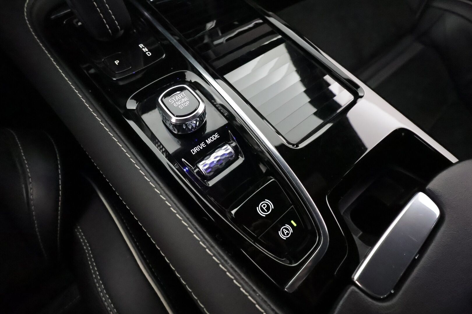 Volvo S90 2021 T8 TwE AWD Business R-Design aut. **Adapt.Vakkari / Webasto / Koukku / H&K / Muistipenkit / Apple&Android / P-Kamera** - 3,99 % KORKOTARJOUS TÄHÄN AUTOON - Upea ja hyvin varusteltu!