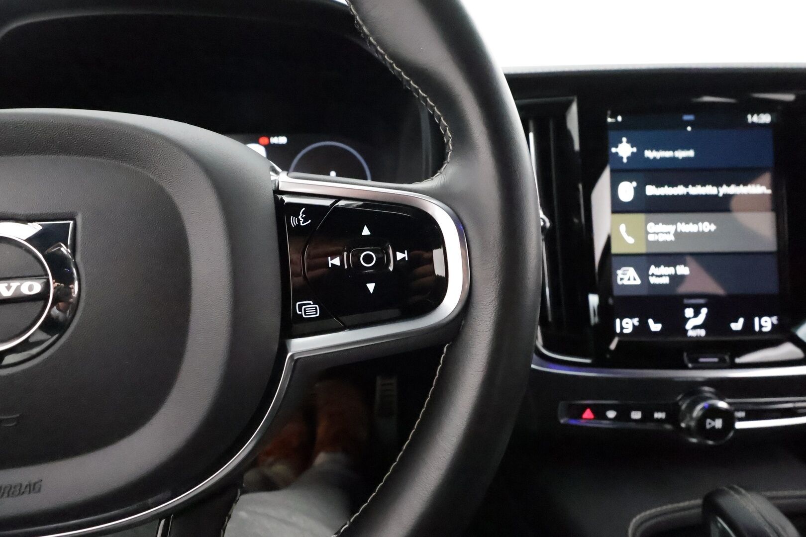 Volvo S90 2021 T8 TwE AWD Business R-Design aut. **Adapt.Vakkari / Webasto / Koukku / H&K / Muistipenkit / Apple&Android / P-Kamera** - 3,99 % KORKOTARJOUS TÄHÄN AUTOON - Upea ja hyvin varusteltu!