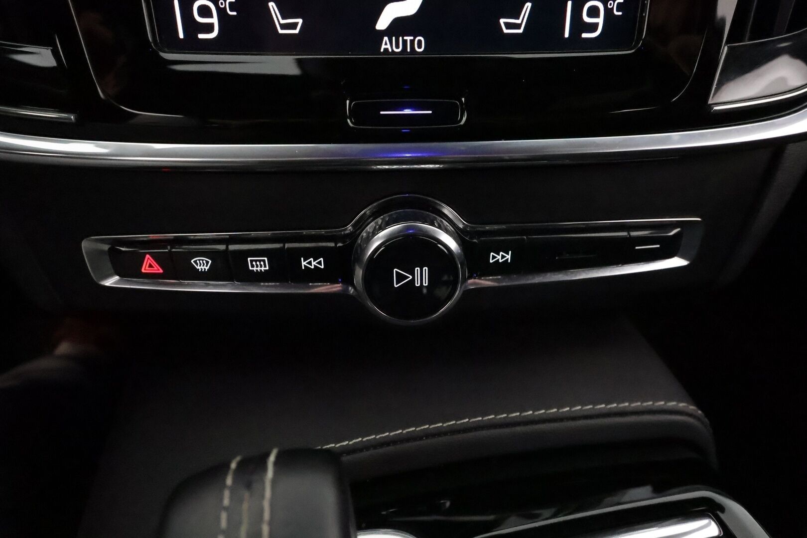 Volvo S90 2021 T8 TwE AWD Business R-Design aut. **Adapt.Vakkari / Webasto / Koukku / H&K / Muistipenkit / Apple&Android / P-Kamera** - 3,99 % KORKOTARJOUS TÄHÄN AUTOON - Upea ja hyvin varusteltu!