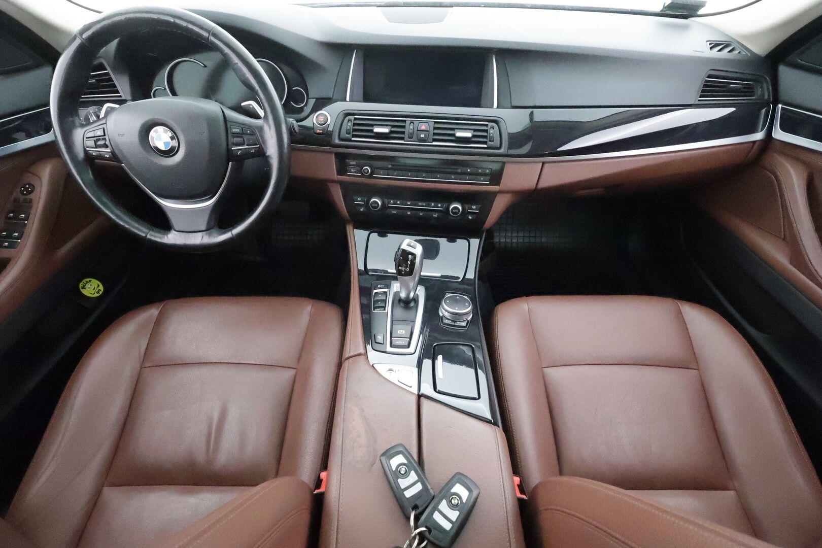BMW 520 2015 F11 Touring 520d A Business Exclusive - Panorama | ACC | Xenon | P.Tutkat | Navi | Sisätilanlämmitin