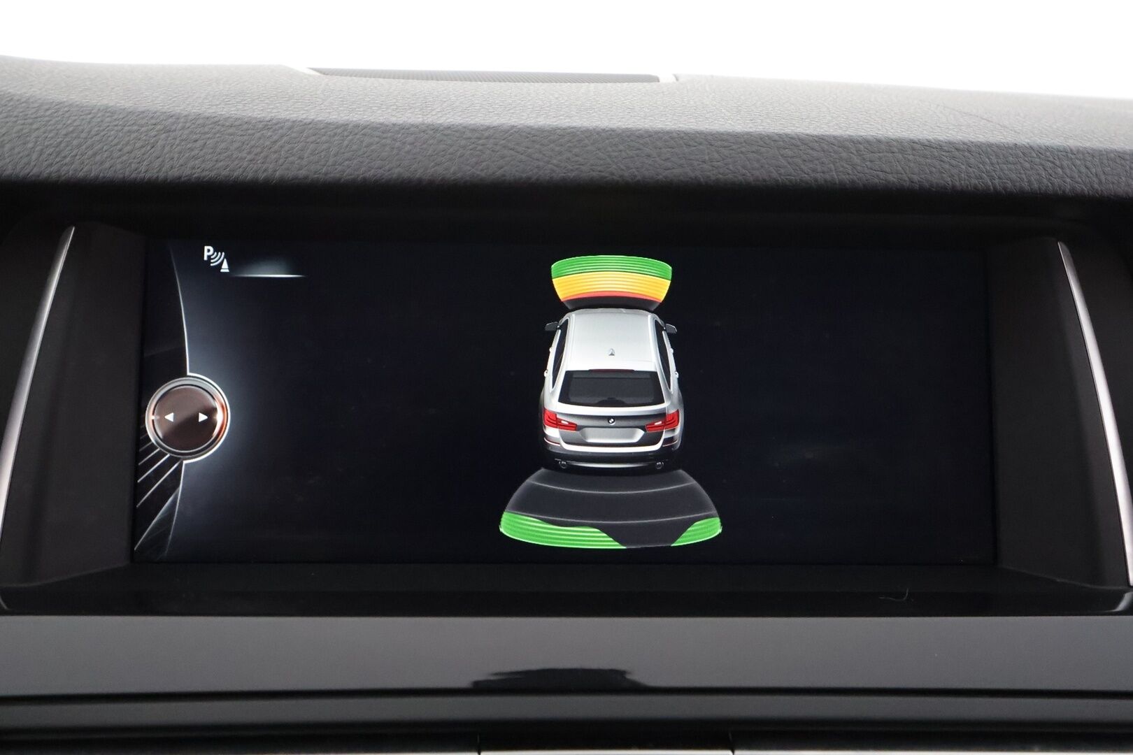 BMW 520 2015 F11 Touring 520d A Business Exclusive * Panorama / ACC / Xenon / P.Tutkat / Navi / Sisätilanlämmitin * - HUD / HiFi / Nahkaverhoilu / Kahdet renkaat aluvanteilla