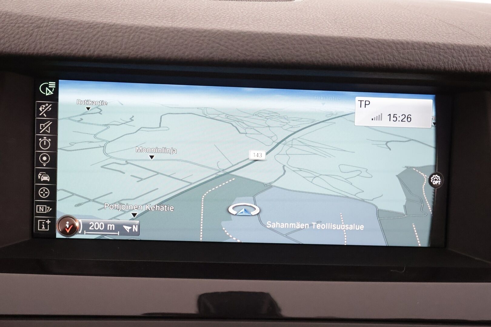 BMW 520 2015 F11 Touring 520d A Business Exclusive * Panorama / ACC / Xenon / P.Tutkat / Navi / Sisätilanlämmitin * - HUD / HiFi / Nahkaverhoilu / Kahdet renkaat aluvanteilla