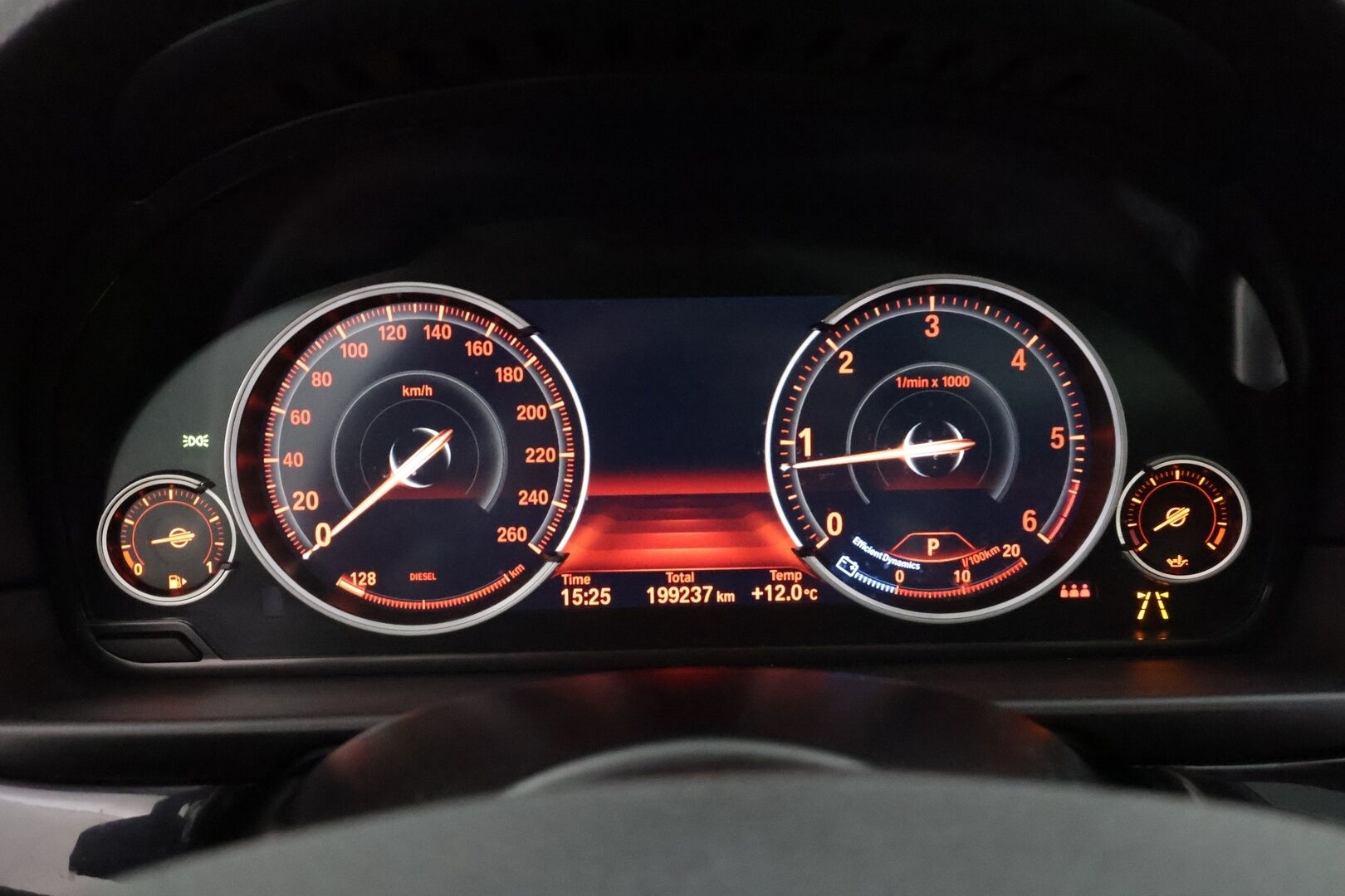 BMW 520 2015 F11 Touring 520d A Business Exclusive * Panorama / ACC / Xenon / P.Tutkat / Navi / Sisätilanlämmitin * - HUD / HiFi / Nahkaverhoilu / Kahdet renkaat aluvanteilla